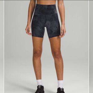 Lululemon Wunder Train High-Rise Short 6"
Diamond Dye Pitch Grey Graphite Grey